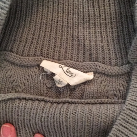 Medium LLove Cable Knit Sweater - Picture 5 of 5